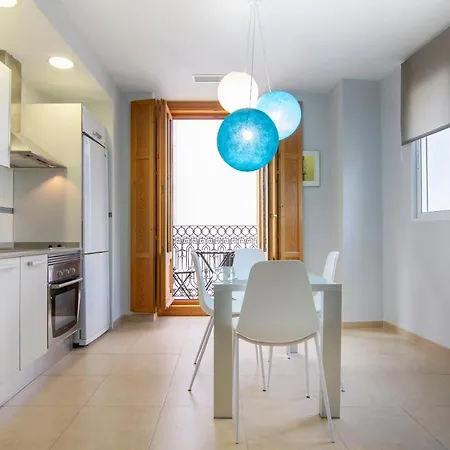 Downtown Host Apartment *