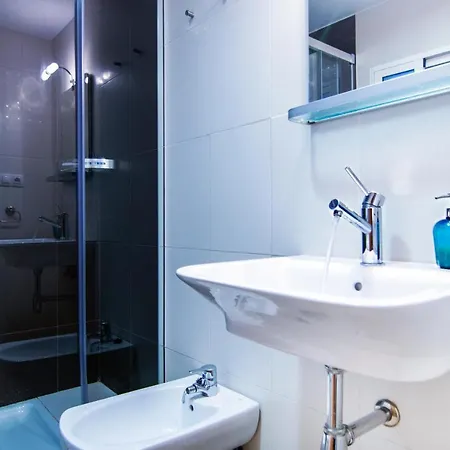 Downtown Host Apartment *